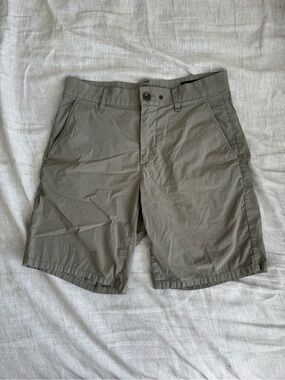 rag & bone Green Casual Flat Front Cotton Blend Green Chino Shorts 9”